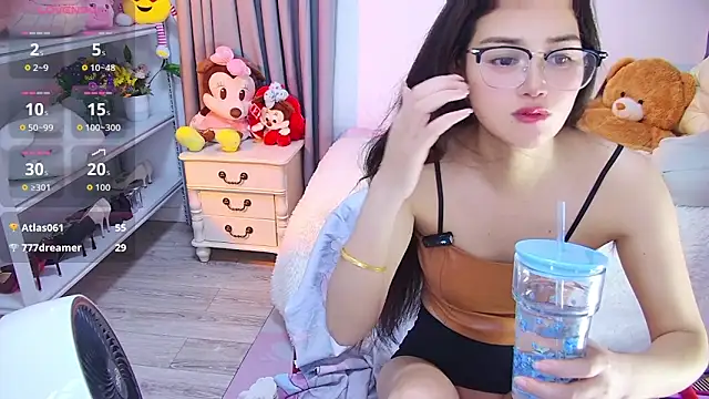 QinQin-888 Pertunjukan Webcam