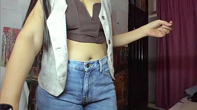 Camilatinass_'s Live XXX Chat
