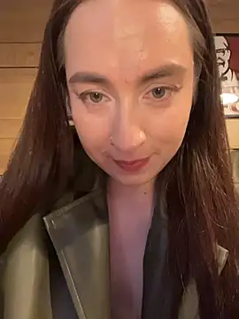 Holly_Play Adlı Modelin Canlı XXX Sohbeti