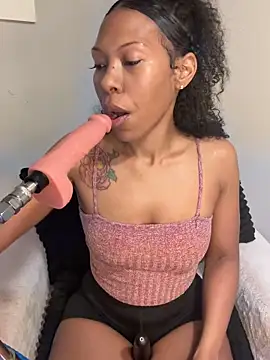 __suki Adlı Modelin Canlı XXX Sohbeti