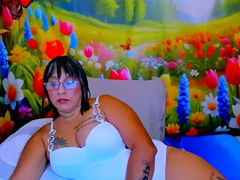 indianroxy Adlı Modelin Canlı XXX Sohbeti