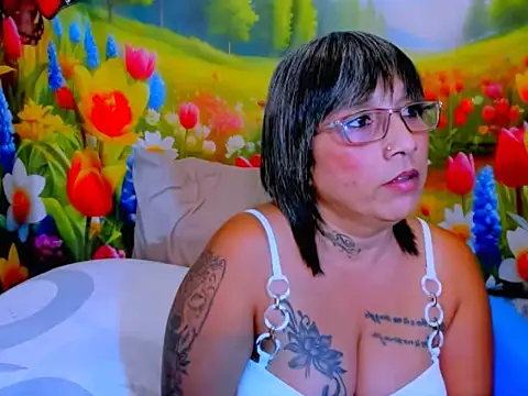 indianroxy's Live XXX Chat