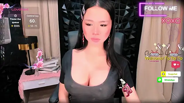 xBigSurpriseLorainex's Webcam Show