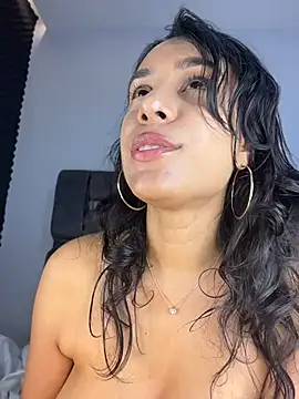 Chatroom XXX en direct de PilarJones_