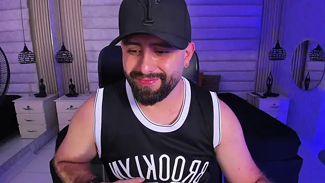 XXX chat uživo modela jhon_bear03
