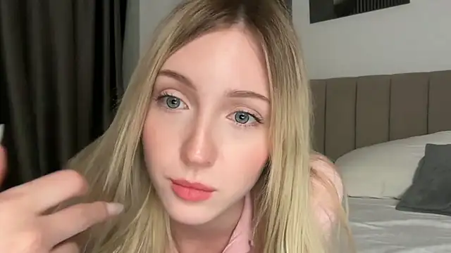 Chat XXX en directo de Kattie_Petite