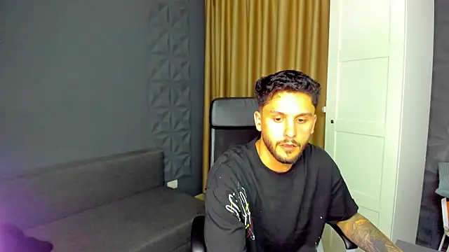 Онлайн чат XXX TroyWadee
