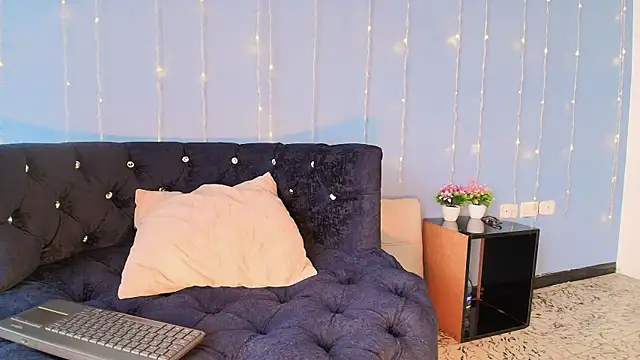 sally_hot18 Show in webcam