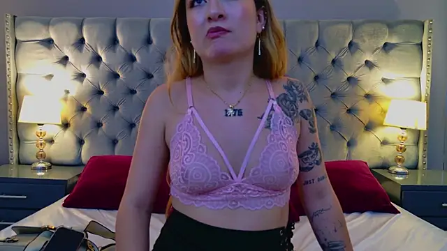แชท XXX สดของ LiahRose_