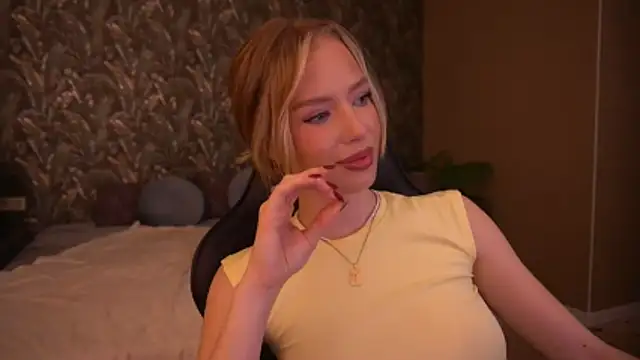 Show modela MollyyMayy na web-kameri