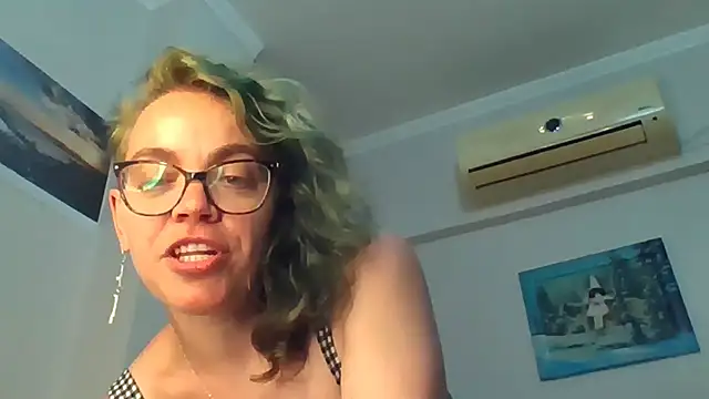 XXX chat uživo modela Ju-Hot