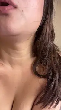 mo-mo-69's Live XXX Chat
