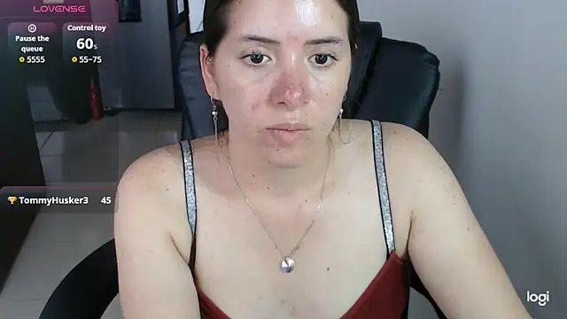 Chat +18 de spicey_latina ao vivo