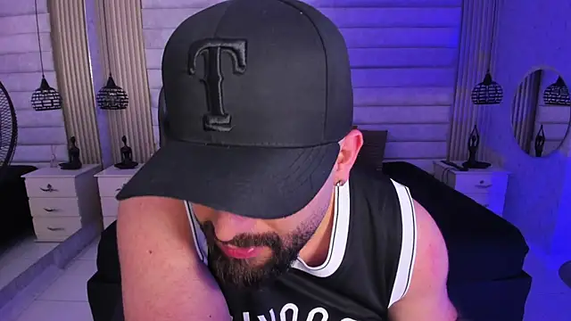 XXX chat uživo modela jhon_bear03