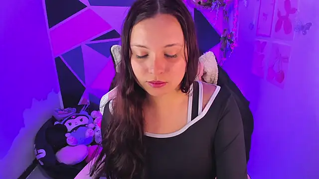 little_emma0 élő chatszobája