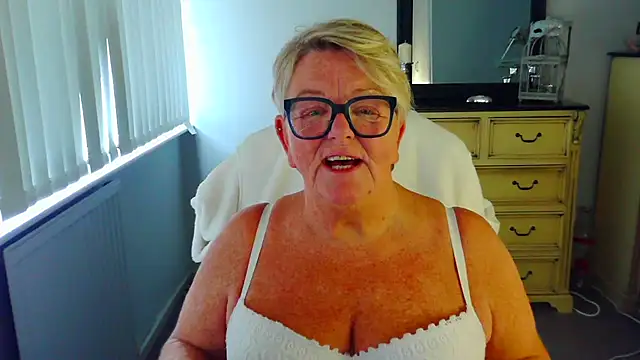 BridgetBlueEyes' Live XXX Chat