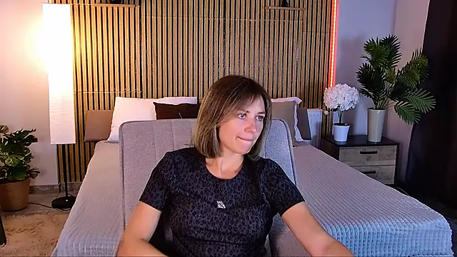 EmeraldGlow Adlı Modelin Canlı XXX Sohbeti