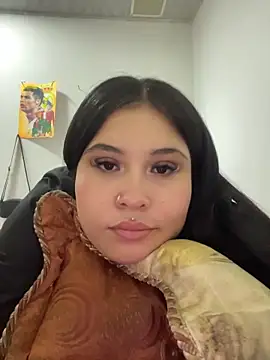 LunnaMoretti's Live XXX Chat