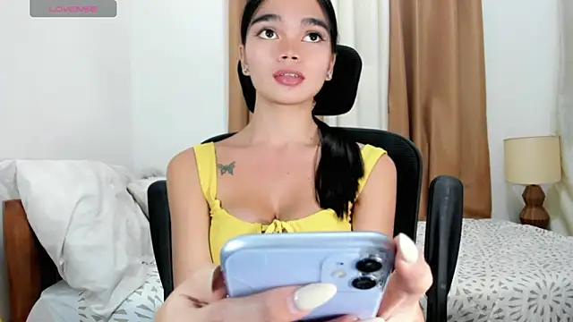 kendall_petite18's Webcam Show