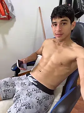 nic_2005's Live XXX Chat