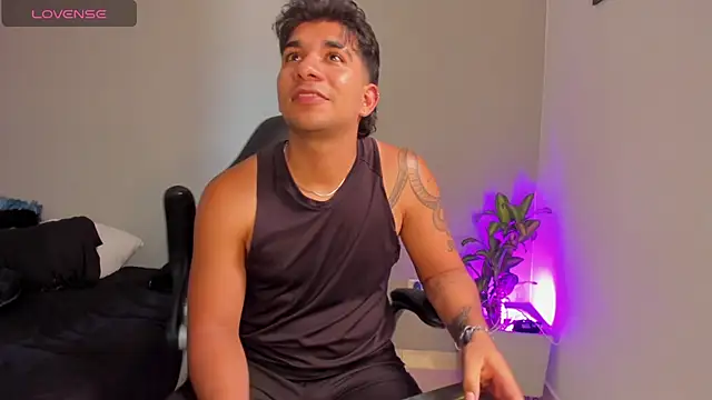 valentino_santoss' Live XXX Chat