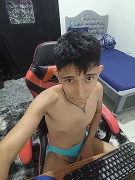 gomitaboy1's Live XXX Chat