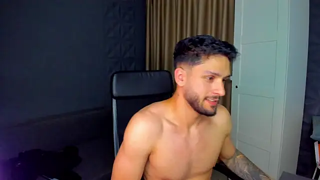 Онлайн чат XXX TroyWadee