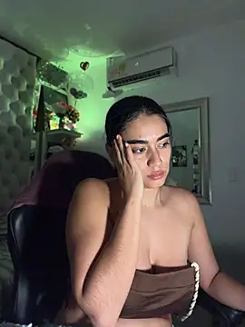 Chat XXX en directo de ZarahEvans