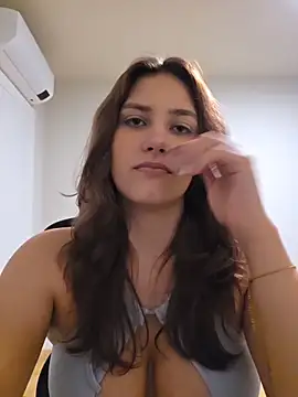 MiaRides19 élő XXX-chatje