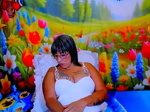 indianroxy's Live XXX Chat