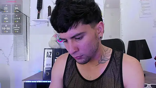 StefanoBigCock Webcam Show