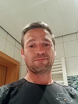 janosch319 live XXX chat