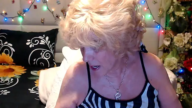 HappyWomanOn Webcam Show