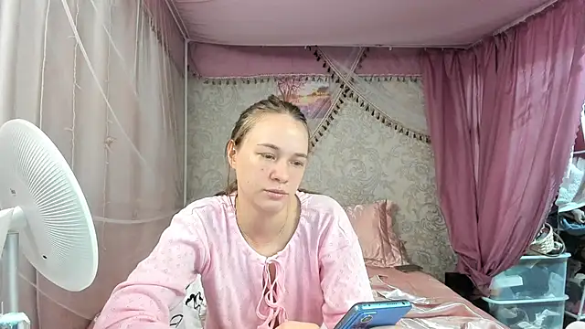 leila_bambi_'s Live XXX Chat