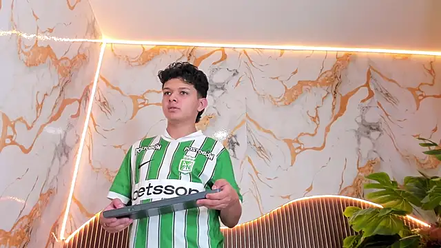 TiagoRussh élő XXX-chatje