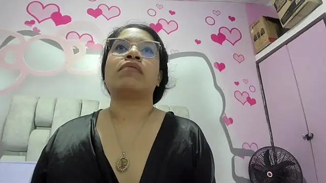 KEYRA-MILLER- Live Chatraum