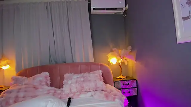 Chat XXX ao vivo de AmedeeaBanks