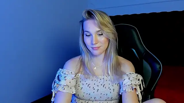 ElaraVoltage live XXX chat