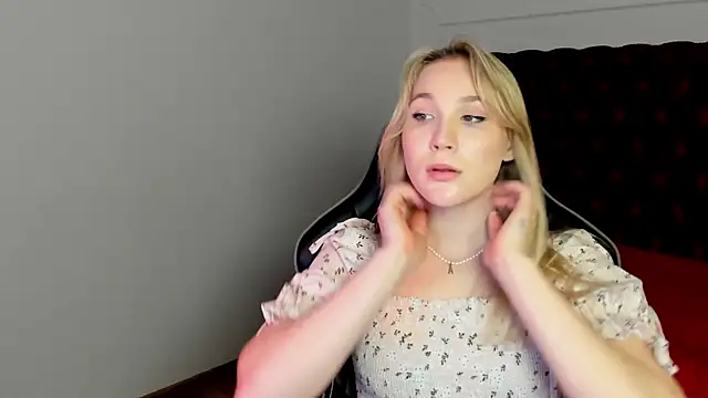ElaraVoltage 라이브 XXX 채팅