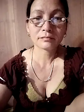 XXX chat uživo modela Cucci07