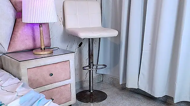 isabella_luxet Chat XXX in diretta