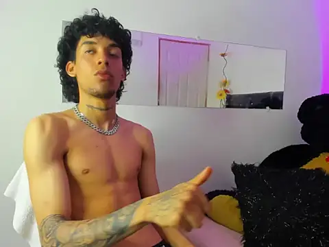 Ryder-Stone Pertunjukan Webcam