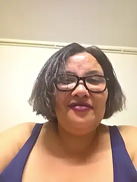 Curvy-Nthabi_X Webcam Show