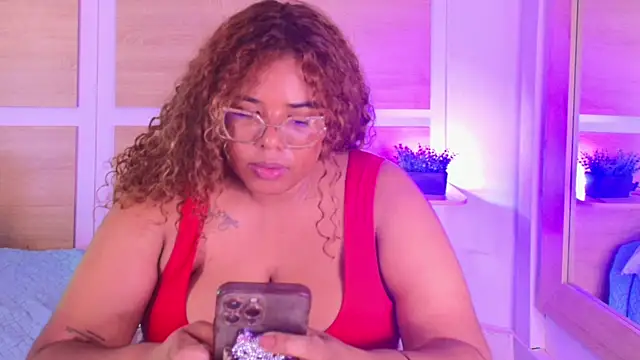 XXX chat uživo modela Your_big_ebony_goddness
