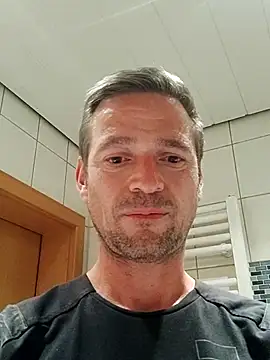 janosch319 live XXX chat