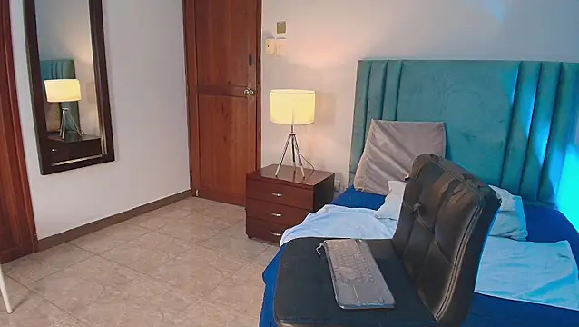 Živý XXX chat MiiaRosse_
