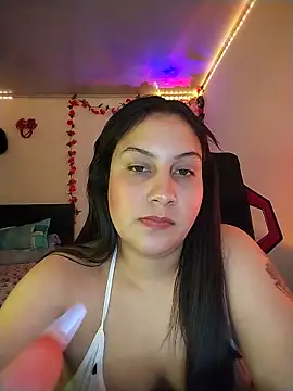 Chat +18 de esmeralda_jadees ao vivo