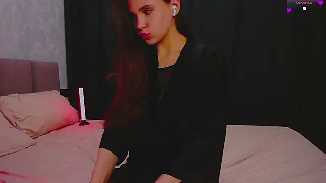 HolySinner83 Live XXX-chat