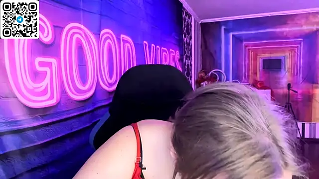 Vellora_'s Live XXX Chat