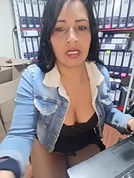 Chatroom XXX en direct de ZOE-WILDER_